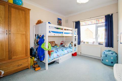 11 Oakwood, Wakefield, WF2 8JG