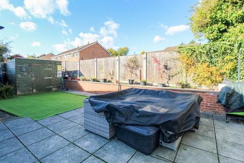 11 Oakwood, Wakefield, WF2 8JG