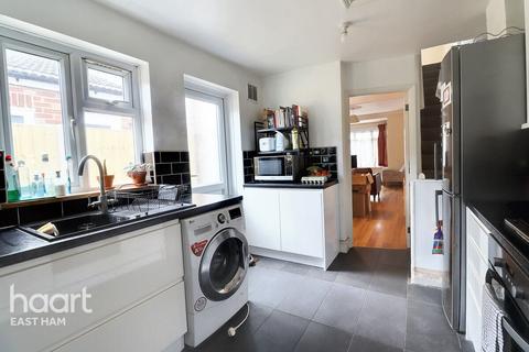 2 bedroom terraced house for sale, Pulleyns Avenue, London