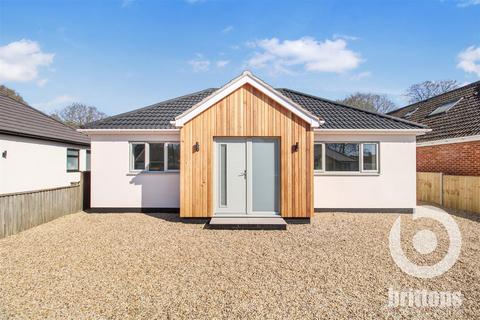 3 bedroom detached bungalow for sale, Woodside Close, Dersingham, King's Lynn