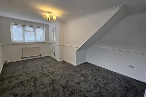 2 bedroom semi-detached house to rent, Alexandra Way, Tividale B69