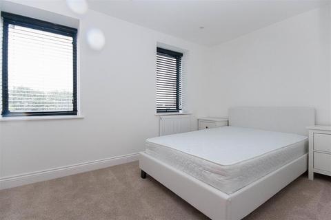 2 bedroom apartment to rent, High Street, Brentwood