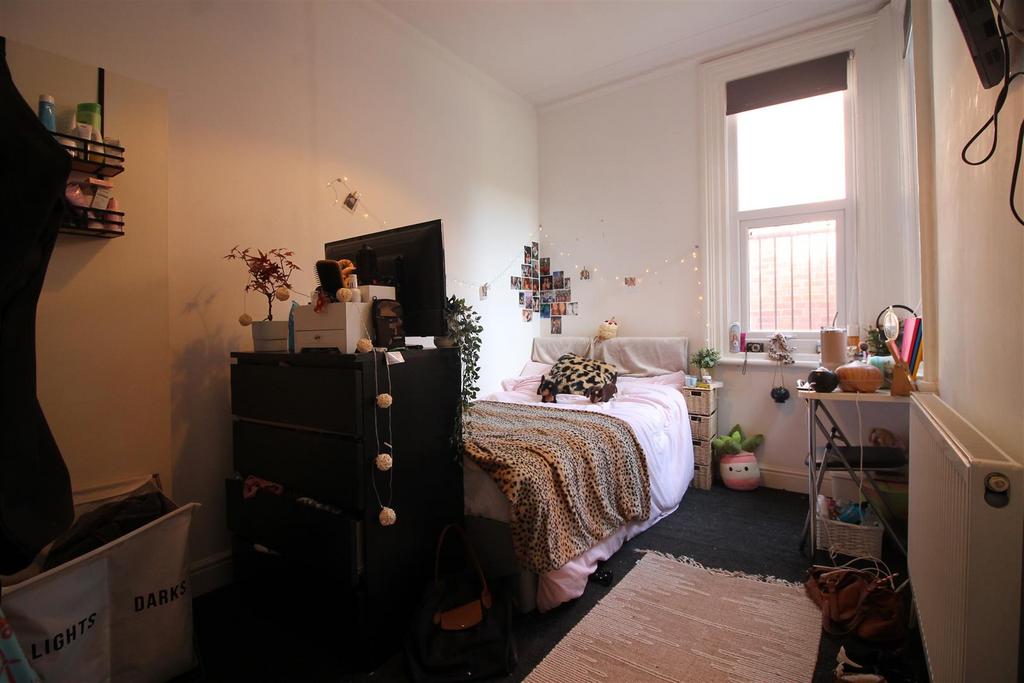 79 BCR  Bedroom 1.JPG