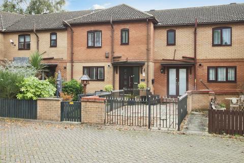 3 bedroom terraced house for sale, Riverside Court, Cliff Road, Hessle, HU13 0HB