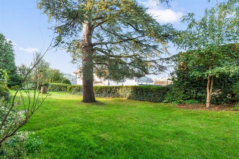 2 The Cedars, Totnes, TQ9 5YR