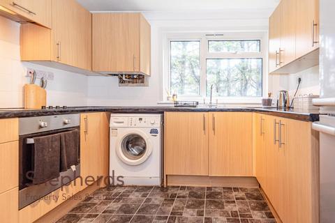 2 bedroom flat for sale, Ogard Road, Hoddesdon EN11