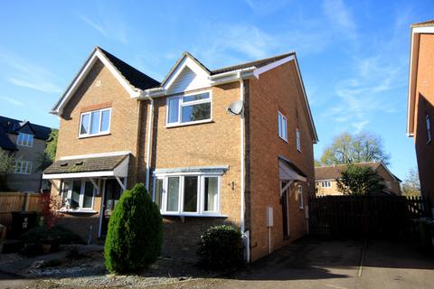 3 bedroom semi-detached house to rent, Kettles Close, Oakington, Cambridge, CB24