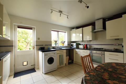 3 bedroom semi-detached house to rent, Kettles Close, Oakington, Cambridge, CB24