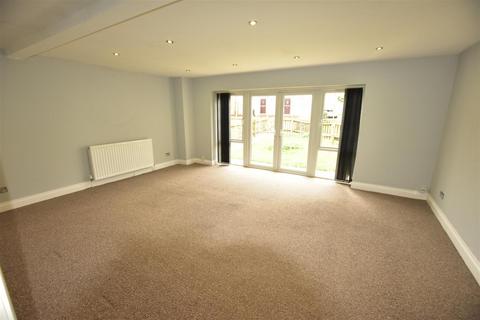 3 bedroom property to rent, Eden Mews, Irthlingborough, Wellingborough