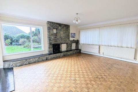 4 bedroom detached bungalow to rent, Singlewell Road, Gravesend