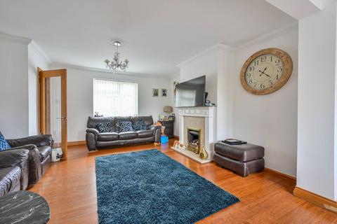 3 bedroom house to rent, Gloucester Road, Guildford, GU2