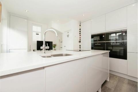 15 Hartfield Road, Chessington, KT9 2PP