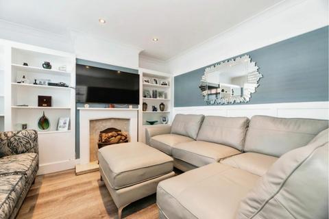 15 Hartfield Road, Chessington, KT9 2PP