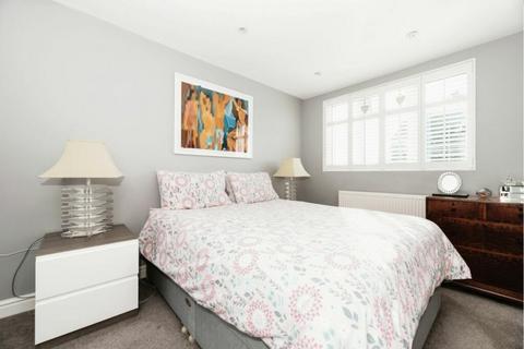 15 Hartfield Road, Chessington, KT9 2PP