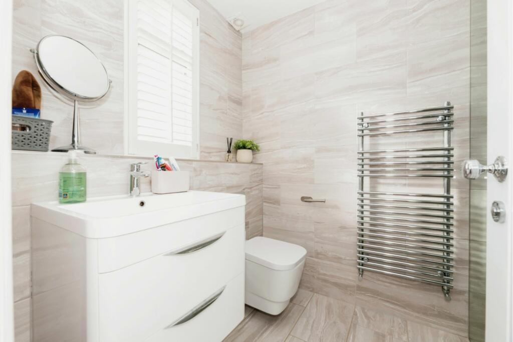 Ensuite.jpeg