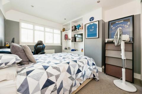 15 Hartfield Road, Chessington, KT9 2PP