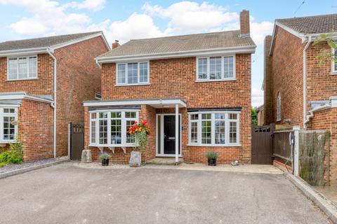 4 bedroom detached house to rent, Horseshoe Close, Biggleswade SG18