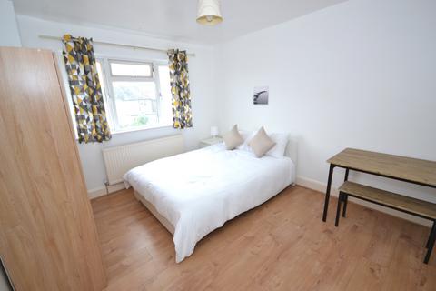 3 bedroom flat to rent, Harley Close, Wembley HA0