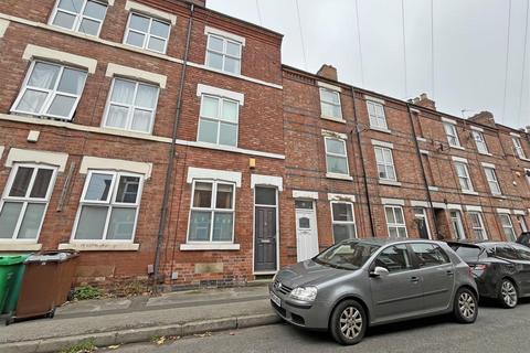 4 bedroom terraced house to rent, Sherbrooke Road, Nottingham NG5