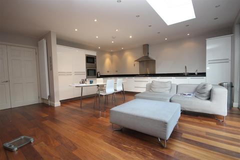 4 bedroom semi-detached house to rent, Tamarisk Square, Shepherds Bush, W12 0QE