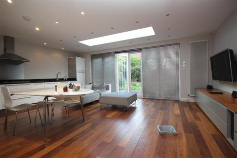 4 bedroom semi-detached house to rent, Tamarisk Square, Shepherds Bush, W12 0QE