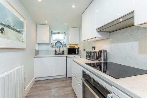 2 bedroom flat for sale, Priory Road, London, NW6