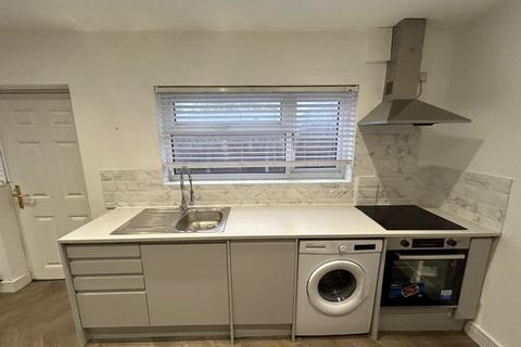 2 bedroom terraced house to rent, Carrfield Avenue, Salford M38