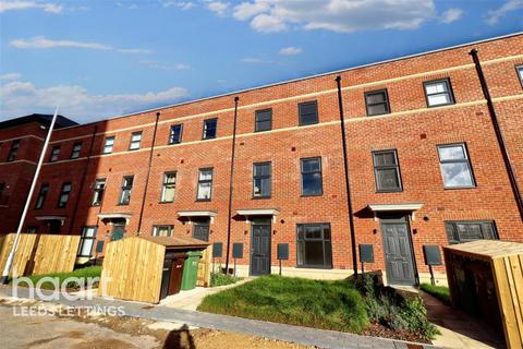 2 bedroom terraced house to rent, Acacia Fold