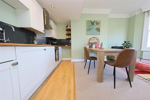 2 bedroom apartment to rent, St. Aubyns, Hove