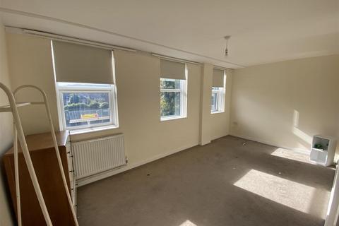 2 bedroom apartment to rent, High Street, Polegate BN26