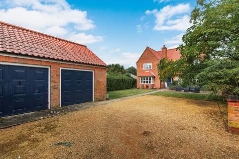 4 bedroom detached house for sale, Spacious Four-Bedroom Home in the Heart of Thornham