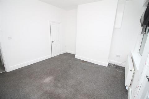 3 bedroom terraced house to rent, Wallis Street, Manchester M40