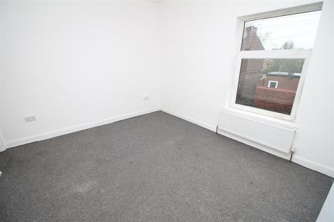 3 bedroom terraced house to rent, Wallis Street, Manchester M40