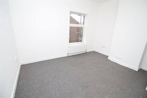 3 bedroom terraced house to rent, Wallis Street, Manchester M40