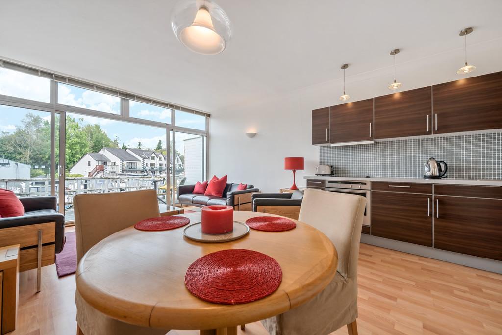 Open plan living room/kitchen