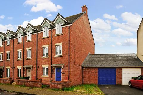 5 bedroom end of terrace house for sale, Sapphire Way, Gloucester GL3