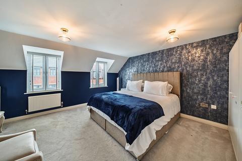 5 bedroom end of terrace house for sale, Sapphire Way, Gloucester GL3