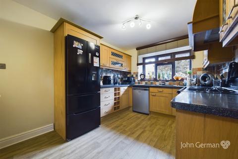 41 Lark Rise, Uttoxeter, ST14 8SZ
