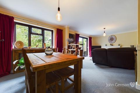 41 Lark Rise, Uttoxeter, ST14 8SZ