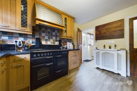 41 Lark Rise, Uttoxeter, ST14 8SZ