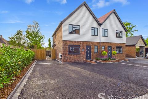 4 bedroom semi-detached house for sale, Bridgefield Close, Banstead, SM7