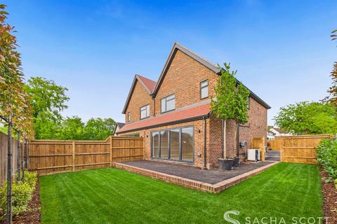 4 bedroom semi-detached house for sale, Bridgefield Close, Banstead, SM7