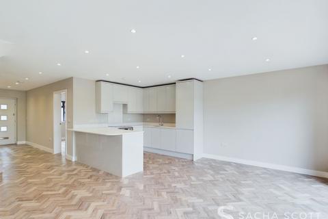 4 bedroom semi-detached house for sale, Bridgefield Close, Banstead, SM7