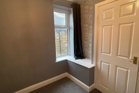 2 bedroom terraced house to rent, Dewsbury Gate Road, Dewsbury