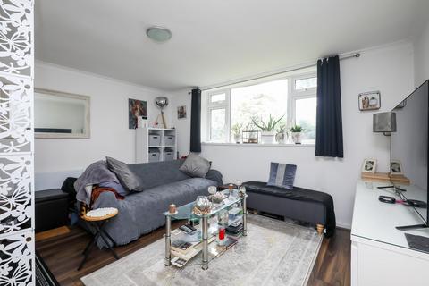 Studio for sale, Buckingham Road, Hampton