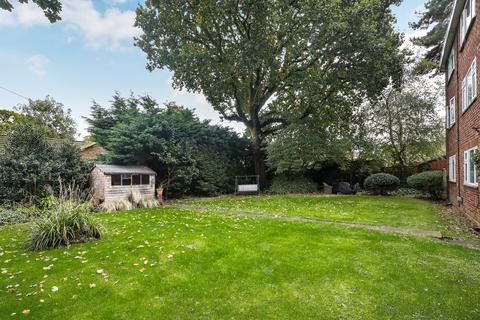 5, Lincoln Court Buckingham Road, Hampton, TW12 3JZ