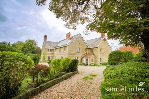 7 bedroom farm house to rent, Wanborough Road, Swindon SN4