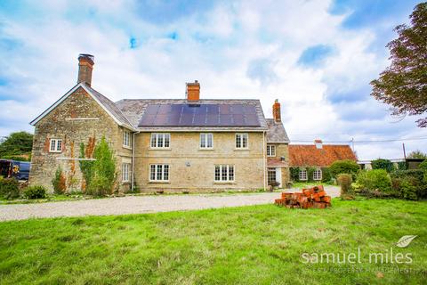 7 bedroom farm house to rent, Wanborough Road, Swindon SN4