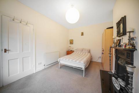 2 bedroom flat for sale, Sandringham Road, London NW2