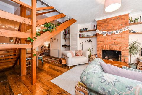 32 Albany Road, Andover, SP10 3EZ
